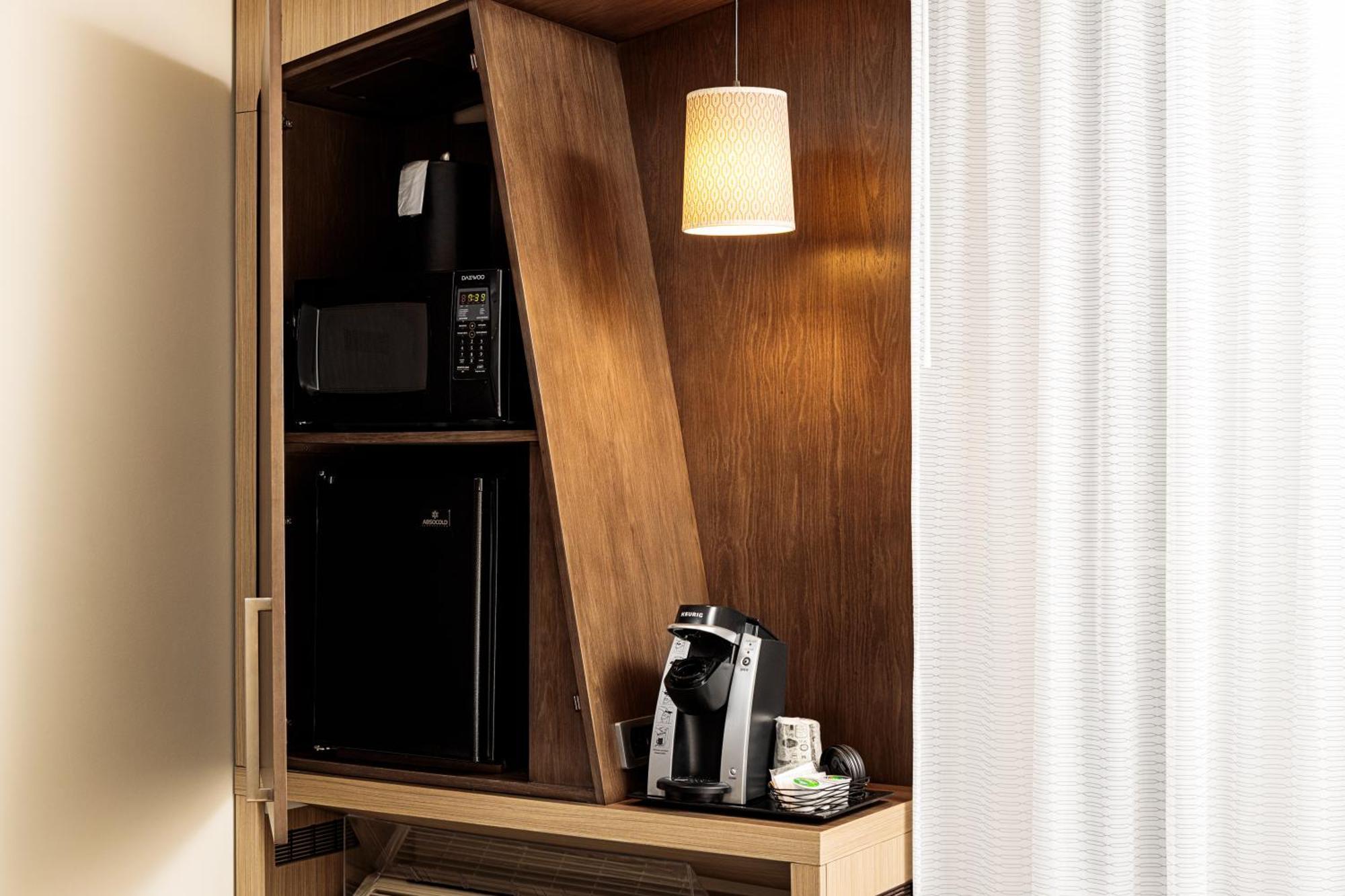 Courtyard By Marriott Dallas Downtown/Reunion District Rum bild
