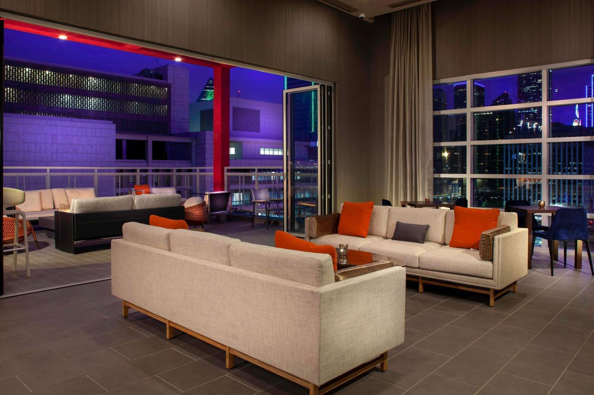 Courtyard By Marriott Dallas Downtown/Reunion District Exteriör bild
