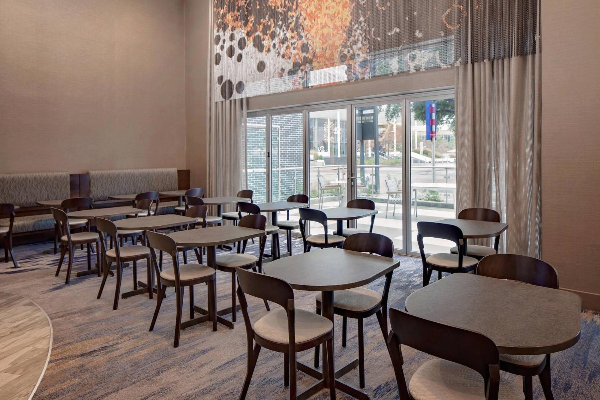 Courtyard By Marriott Dallas Downtown/Reunion District Exteriör bild