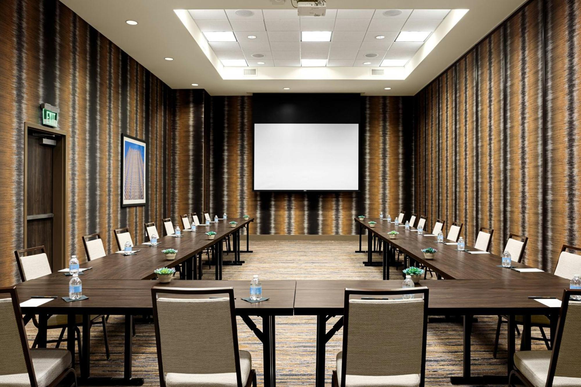 Courtyard By Marriott Dallas Downtown/Reunion District Exteriör bild